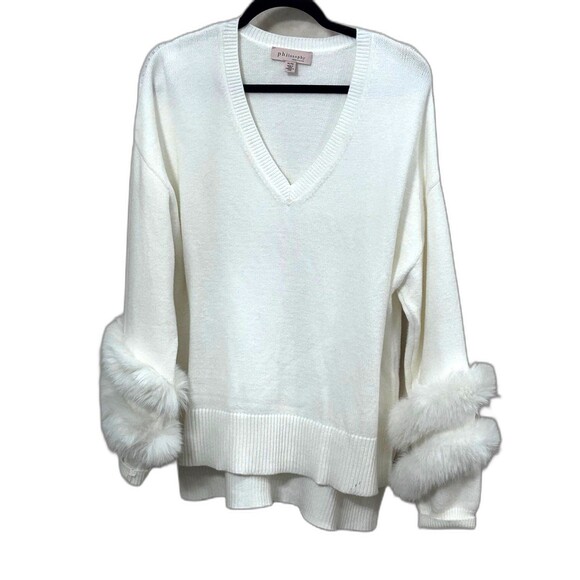 Philosophy Sweaters - Philosophy by Republic Woman’s Size XL V-Neck White Sweater with Faux Fur Cuffs.